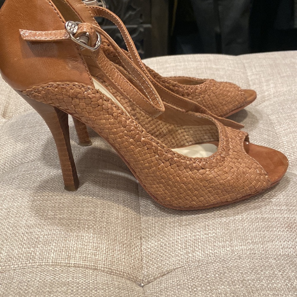 BCBG womens summer/ spring heels